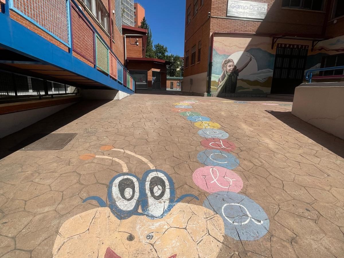 Imagen de la entrada al colegio